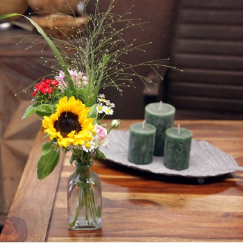 Kleine Sonnenblume mit Vase