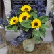 Strauß Sonnenblumen und Disteln