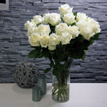Weißer Rosenstrauß ca. 60 cm Länge