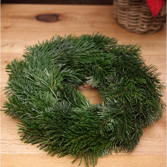 Adventkranz mit Tannengrün